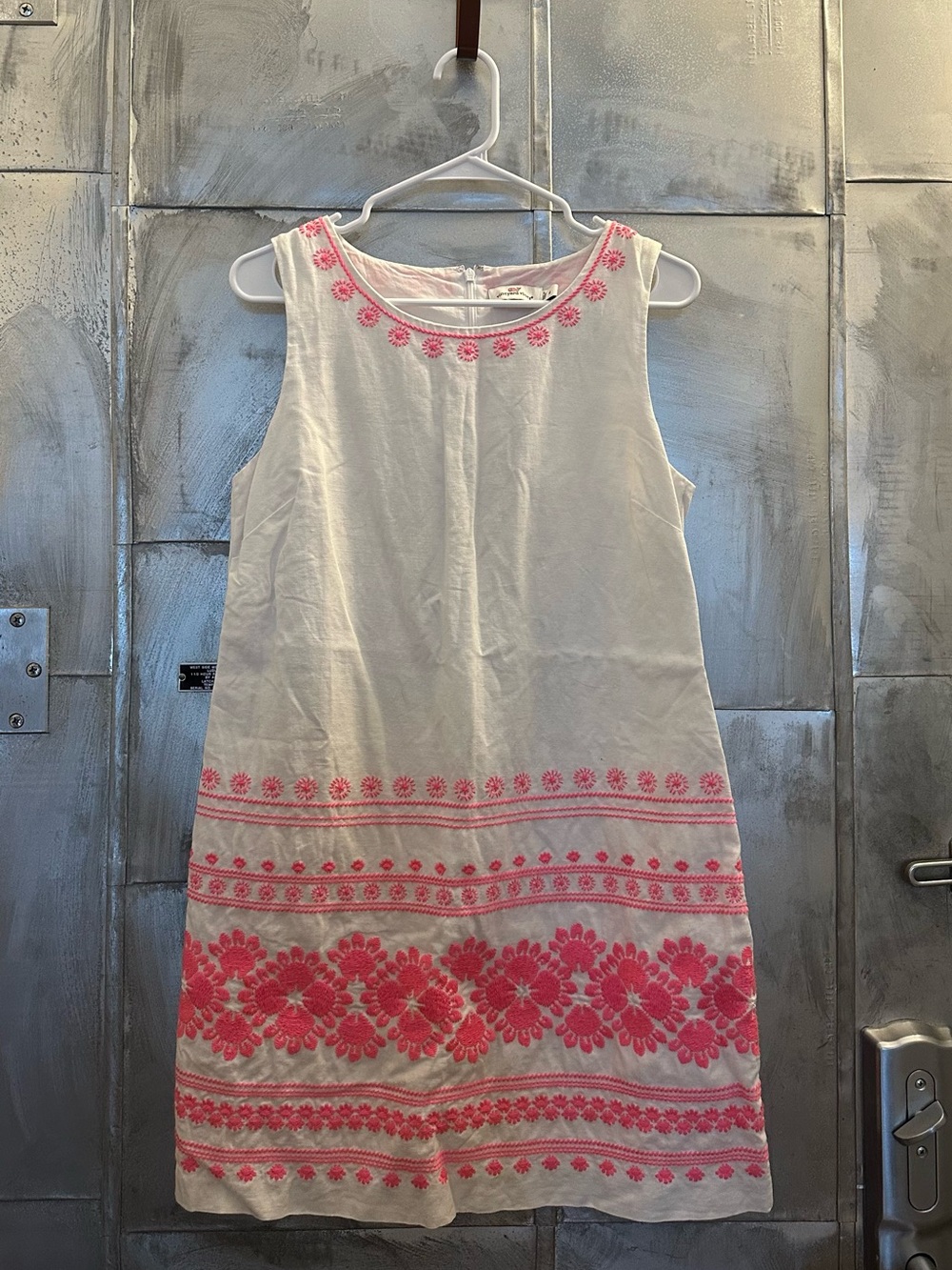 Vineyard Vines EUC White Sleeveless Dress with Pink Floral Embroidery Sz 6